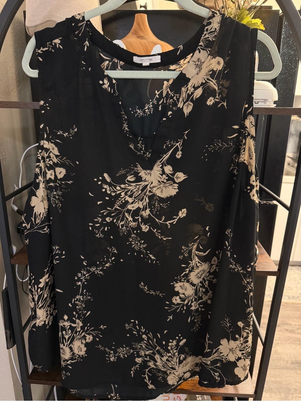 Maurices Black Sleeveless Floral V-Neck Tank with Cream Print